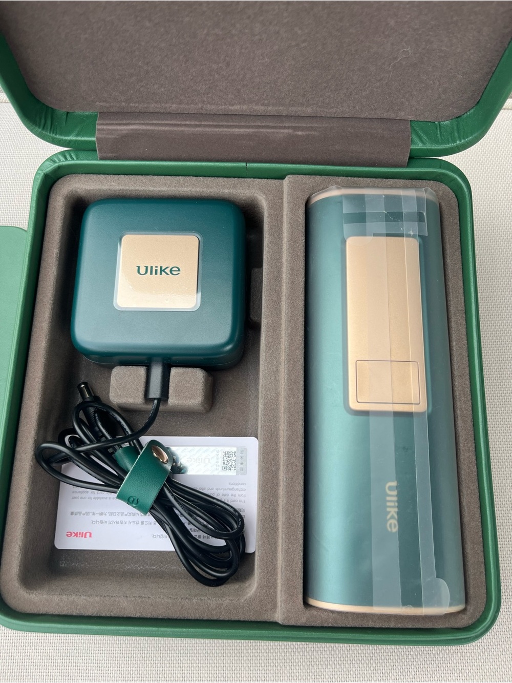 Ulike Air + IPL Hair Removal Kit in Green Travel Case - Picture 3 of 7